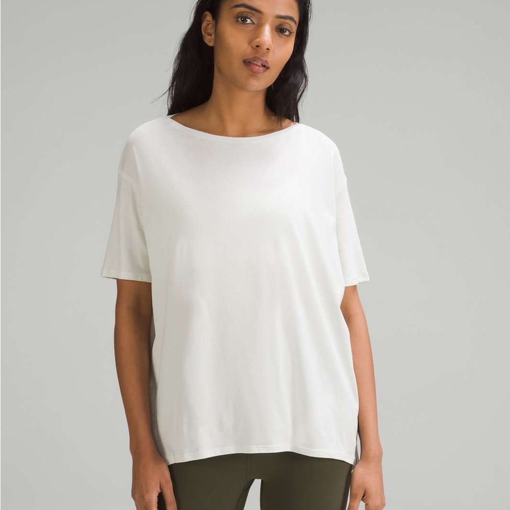 Lululemon back in action white tee women’s size 6